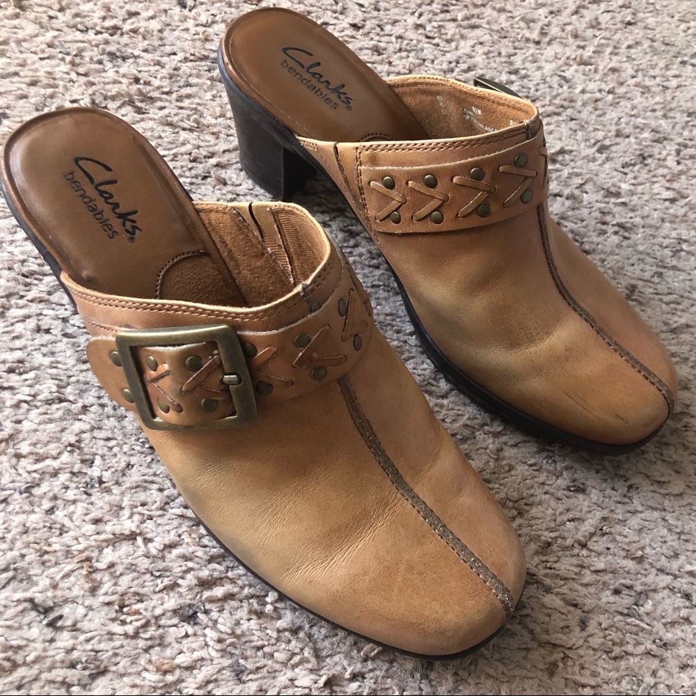 Clark’s tan leather clogs, size 8.5